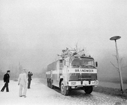 853781 Afbeelding van een schuimbluswagen van de Utrechtse brandweer, tijdens de feestelijke opening van de ...